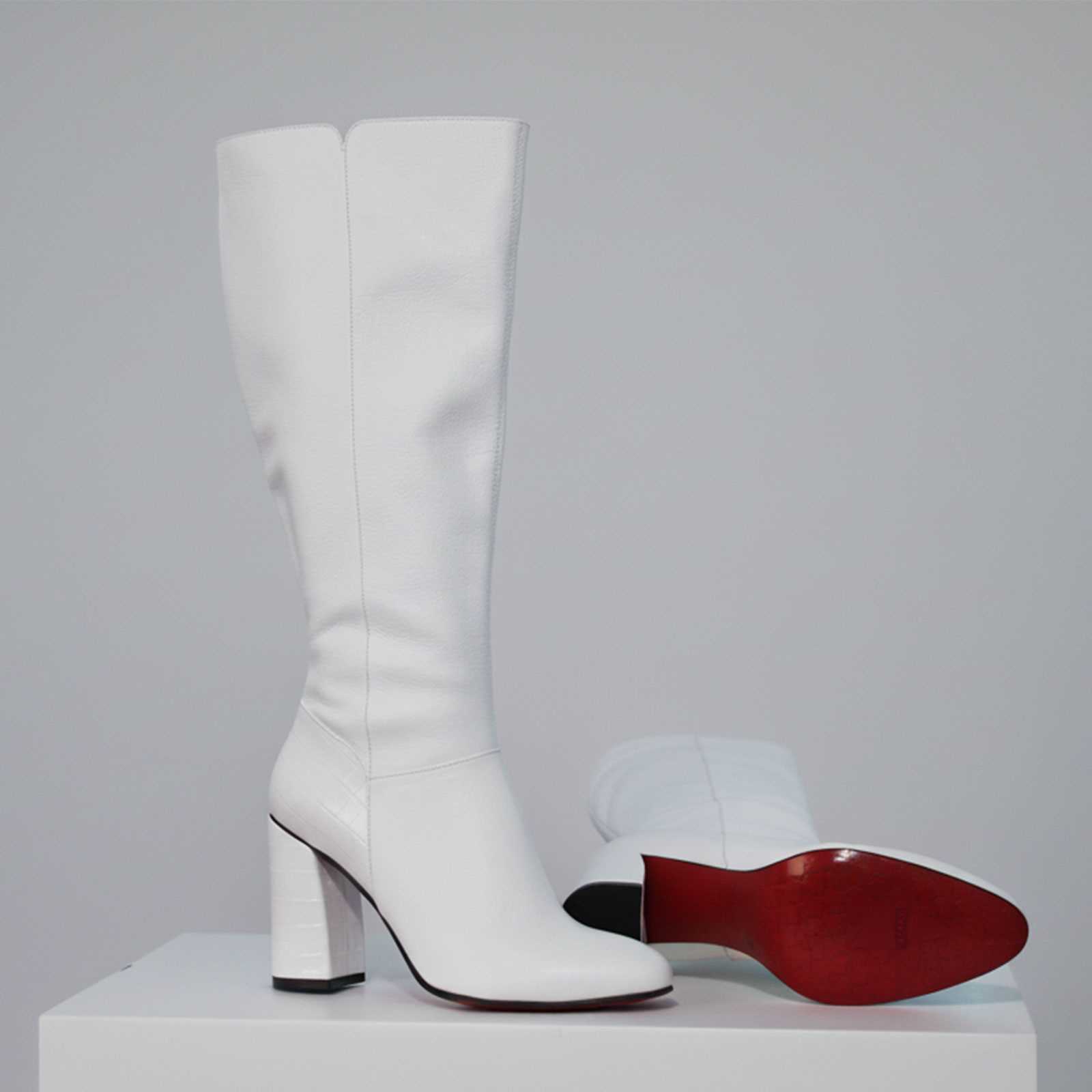 A Bota AKHA